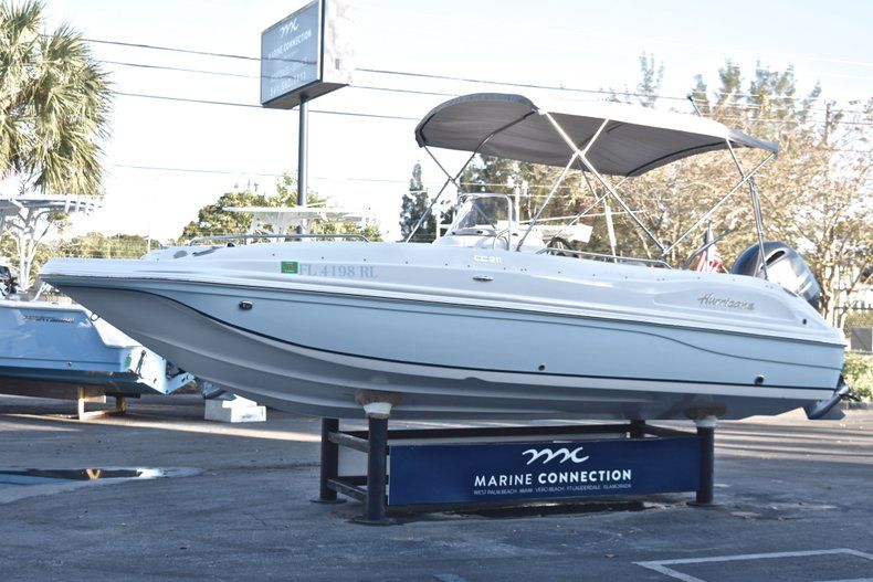Thumbnail 3 for Used 2017 Hurricane SunDeck Sport SS 211 OB boat for sale in West Palm Beach, FL