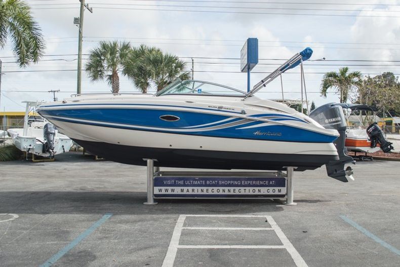 Thumbnail 6 for Used 2013 Hurricane SunDeck SD 2200 OB boat for sale in West Palm Beach, FL