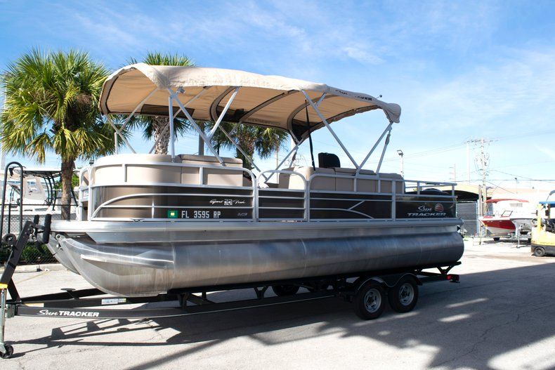 Thumbnail 2 for Used 2018 Sun Tracker Sport Fish 22 DLX boat for sale in Fort Lauderdale, FL