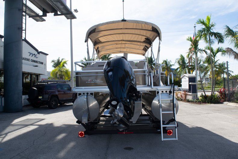 Thumbnail 5 for Used 2018 Sun Tracker Sport Fish 22 DLX boat for sale in Fort Lauderdale, FL