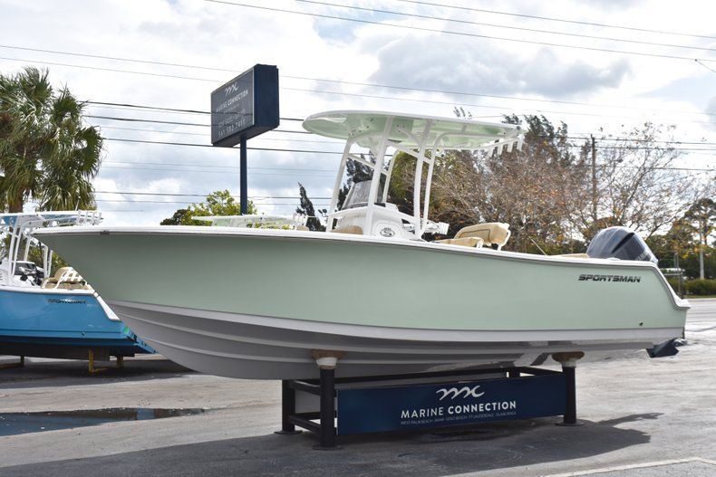 Thumbnail 3 for New 2019 Sportsman Open 232 Center Console boat for sale in West Palm Beach, FL
