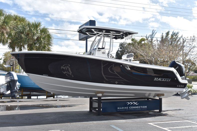 Thumbnail 4 for New 2019 Blackfin 242CC Center Console boat for sale in Fort Lauderdale, FL