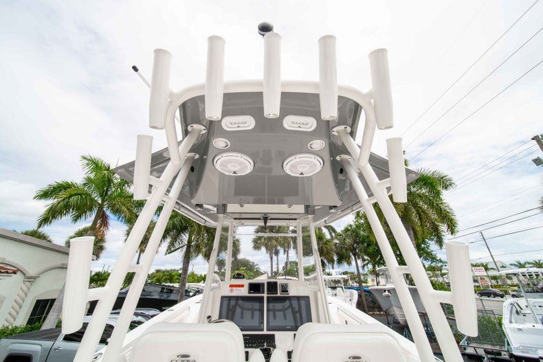 Thumbnail 9 for New 2019 Cobia 320 Center Console boat for sale in Vero Beach, FL