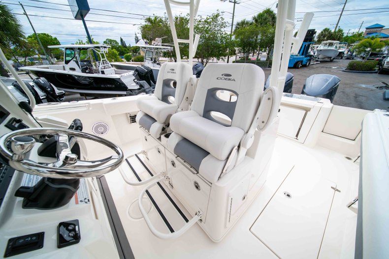 Thumbnail 37 for New 2019 Cobia 320 Center Console boat for sale in Vero Beach, FL