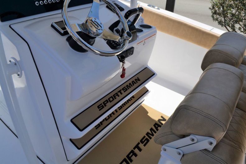 Thumbnail 14 for New 2019 Sportsman Heritage 251 Center Console boat for sale in Vero Beach, FL