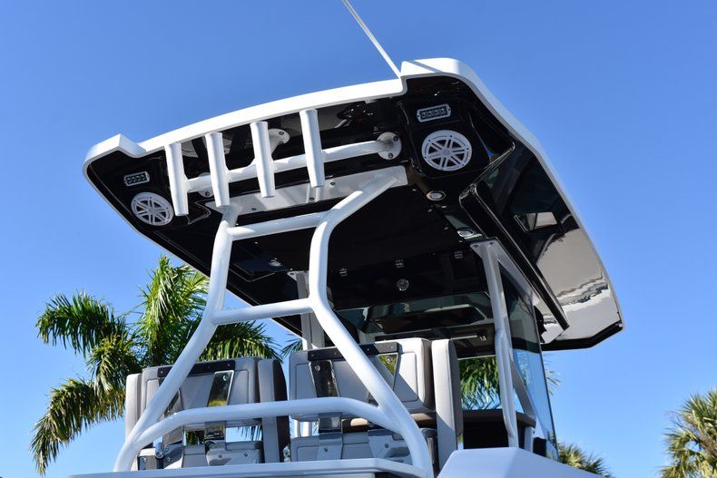 Thumbnail 9 for New 2019 Blackfin 272CC Center Console boat for sale in Fort Lauderdale, FL