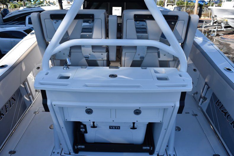 Thumbnail 16 for New 2019 Blackfin 272CC Center Console boat for sale in Fort Lauderdale, FL