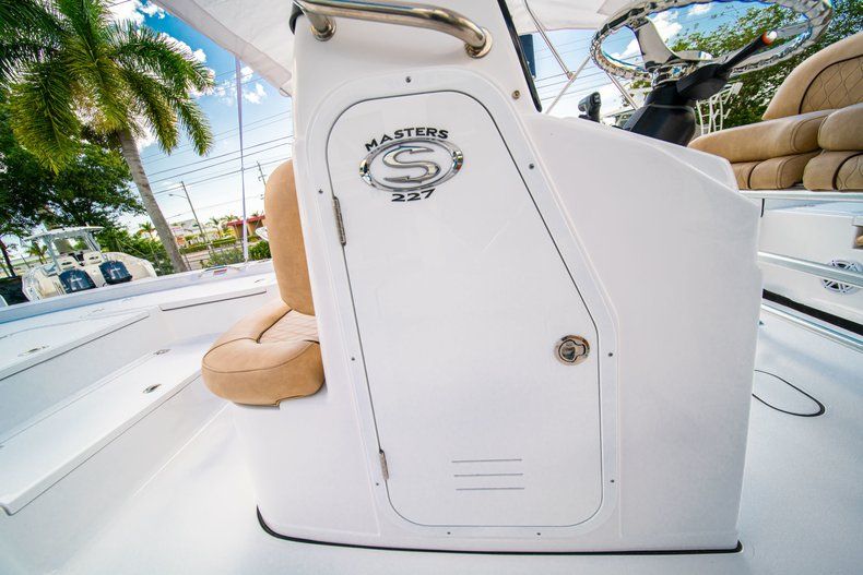 Thumbnail 24 for New 2019 Sportsman Masters 227 Bay Boat boat for sale in West Palm Beach, FL