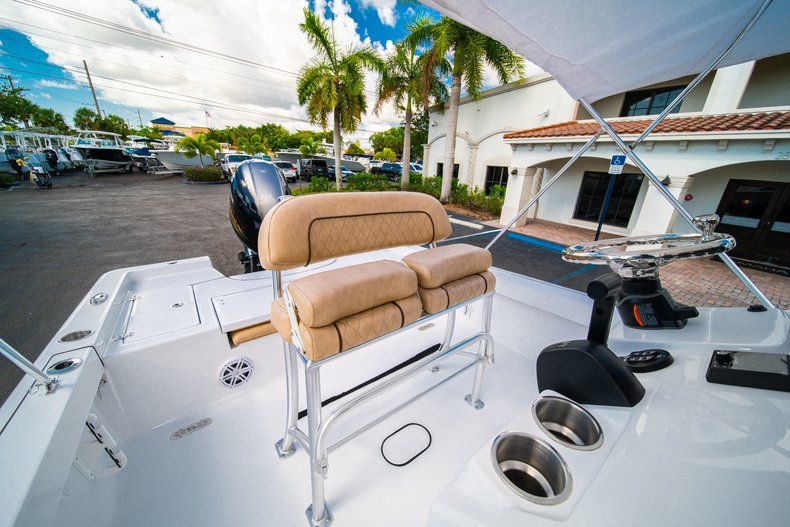 Thumbnail 26 for New 2019 Sportsman Masters 227 Bay Boat boat for sale in West Palm Beach, FL