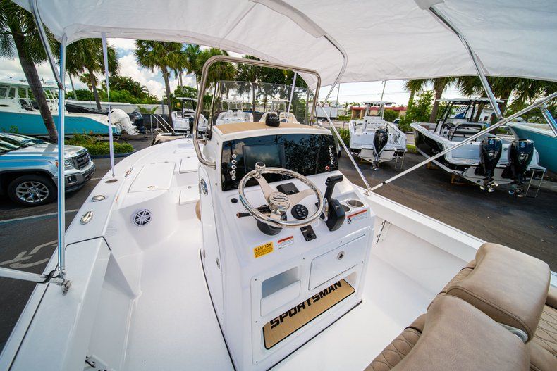 Thumbnail 19 for New 2019 Sportsman Masters 227 Bay Boat boat for sale in West Palm Beach, FL