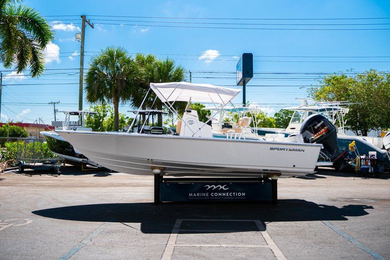 Thumbnail 40 for New 2019 Sportsman Masters 227 Bay Boat boat for sale in West Palm Beach, FL