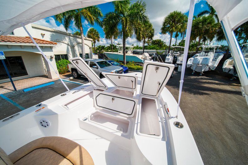Thumbnail 31 for New 2019 Sportsman Masters 227 Bay Boat boat for sale in West Palm Beach, FL