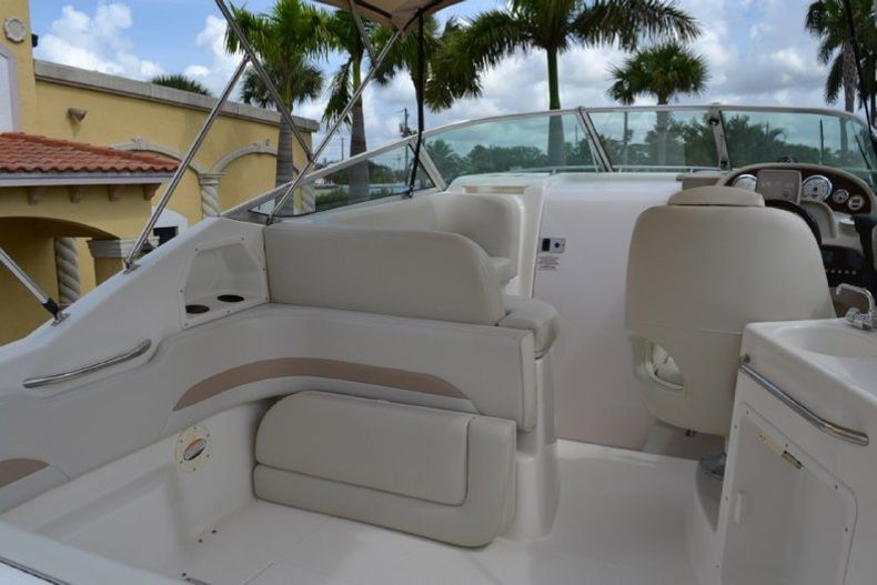 Thumbnail 37 for Used 2002 Chaparral 260 Signature Cruiser boat for sale in West Palm Beach, FL