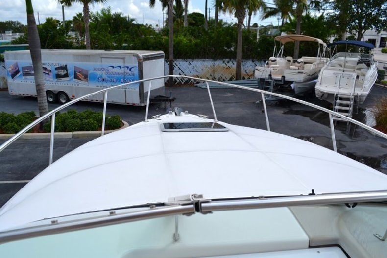 Thumbnail 54 for Used 2002 Chaparral 260 Signature Cruiser boat for sale in West Palm Beach, FL