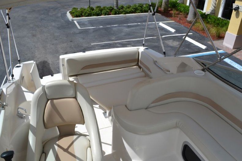 Thumbnail 91 for Used 2002 Chaparral 260 Signature Cruiser boat for sale in West Palm Beach, FL
