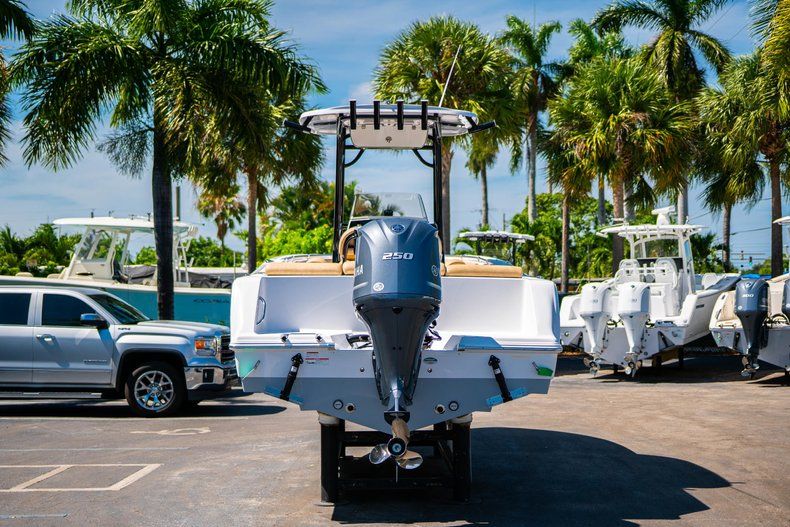 Thumbnail 6 for New 2019 Sportsman Heritage 231 Center Console boat for sale in West Palm Beach, FL
