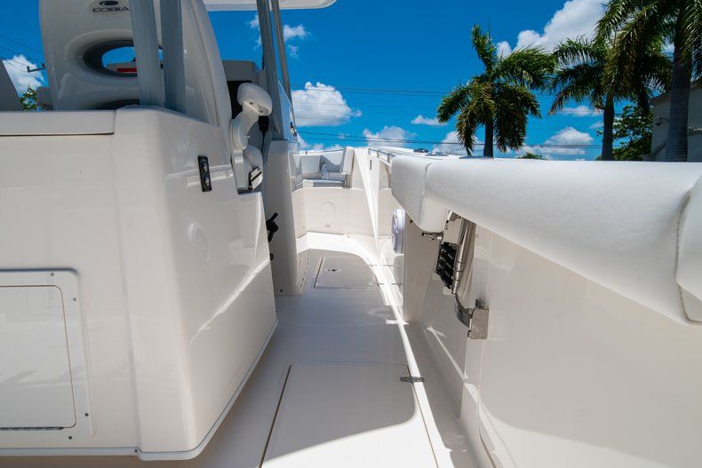 Thumbnail 16 for New 2019 Cobia 320 Center Console boat for sale in West Palm Beach, FL