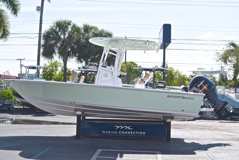 Thumbnail 4 for New 2019 Sportsman Masters 227 Bay Boat boat for sale in Vero Beach, FL