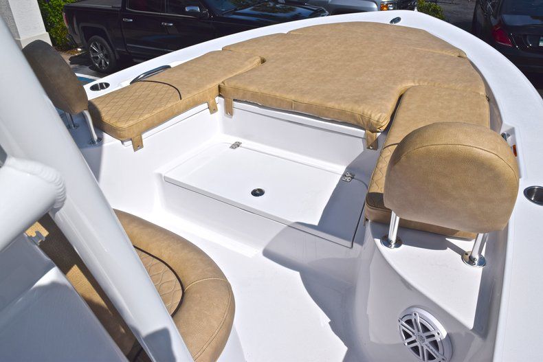 Thumbnail 42 for New 2019 Sportsman Masters 227 Bay Boat boat for sale in Vero Beach, FL