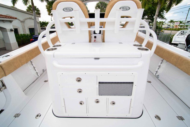 Thumbnail 10 for New 2019 Sportsman Open 312 Center Console boat for sale in West Palm Beach, FL