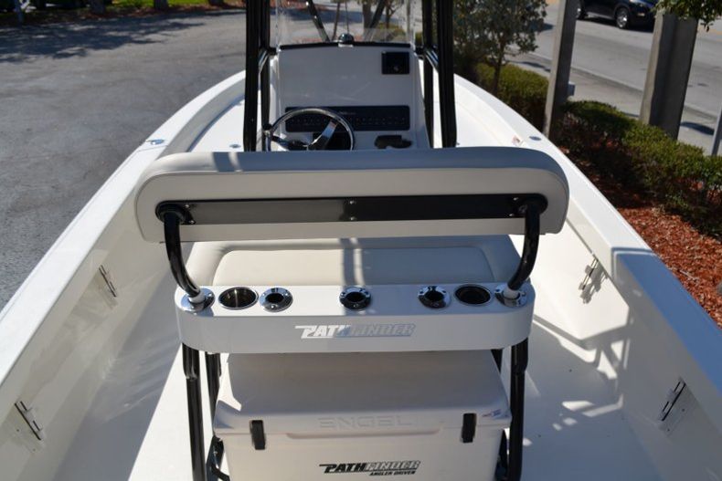 Thumbnail 10 for New 2019 Pathfinder 2400 TRS Bay Boat boat for sale in Vero Beach, FL