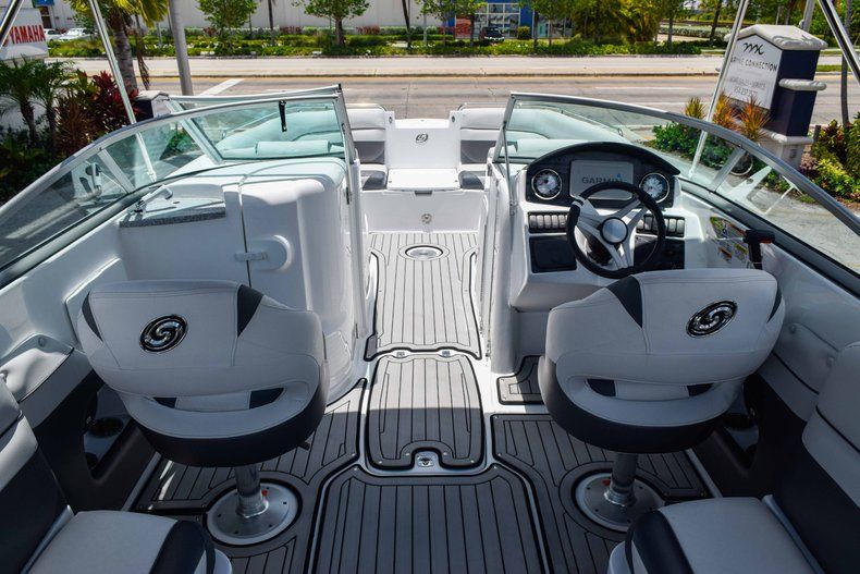 Thumbnail 28 for New 2019 Hurricane SunDeck SD 2486 OB boat for sale in West Palm Beach, FL