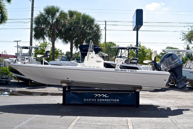 Thumbnail 5 for Used 2012 Skeeter 22 Bay boat for sale in West Palm Beach, FL
