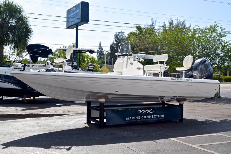 Thumbnail 4 for Used 2012 Skeeter 22 Bay boat for sale in West Palm Beach, FL