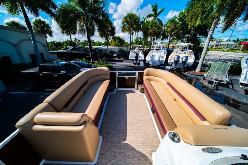 Thumbnail 17 for New 2019 Hurricane FunDeck FD 236SB boat for sale in West Palm Beach, FL