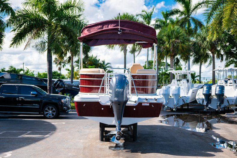 Thumbnail 6 for New 2019 Hurricane FunDeck FD 236SB boat for sale in West Palm Beach, FL