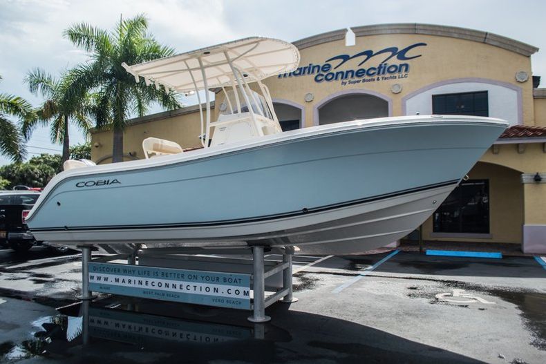 Thumbnail 1 for New 2015 Cobia 217 Center Console boat for sale in Miami, FL