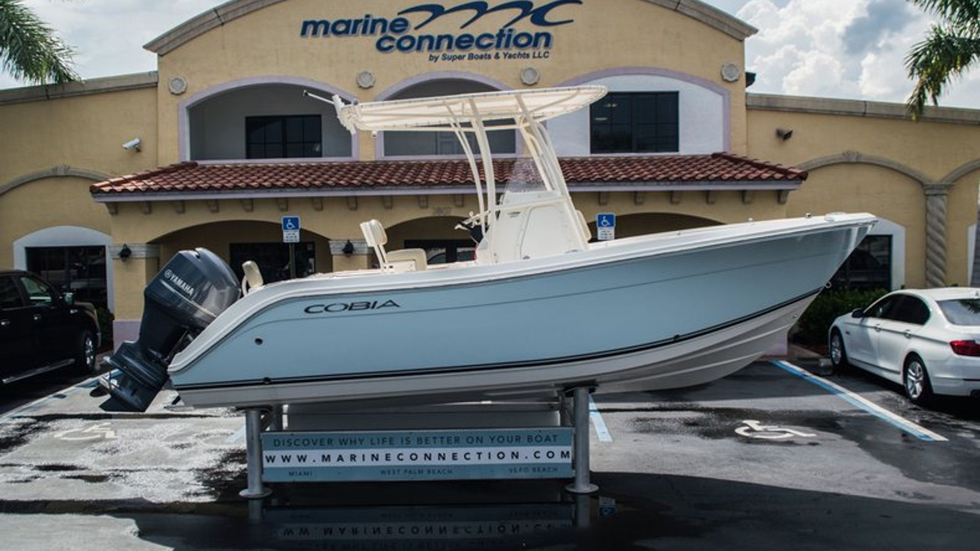 New 2015 Cobia 217 Center Console #R022 image 1