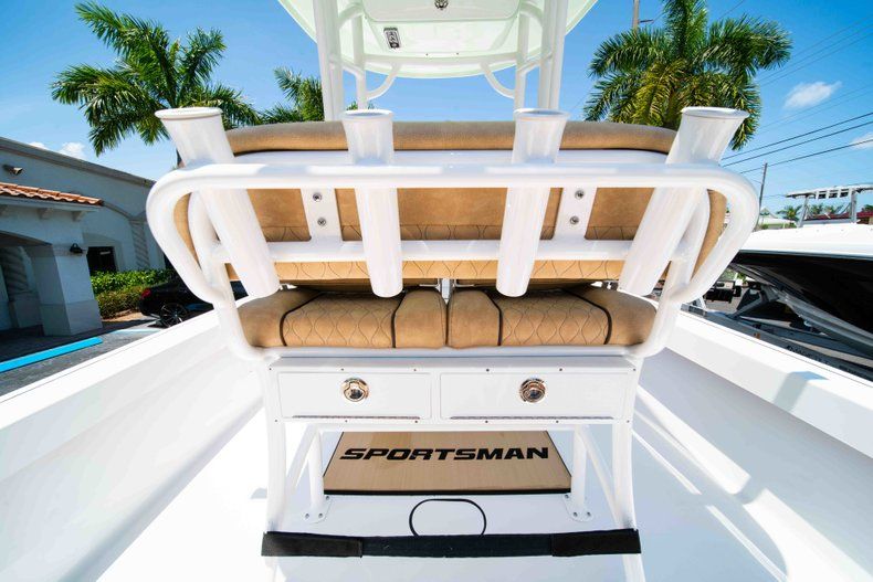 Thumbnail 19 for New 2019 Sportsman Masters 227 Bay Boat boat for sale in Vero Beach, FL
