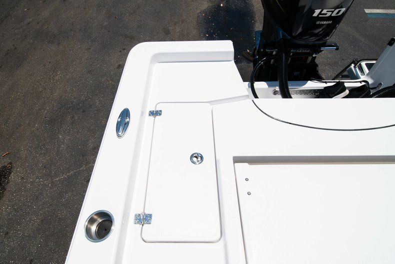 Thumbnail 15 for New 2019 Sportsman Masters 227 Bay Boat boat for sale in Vero Beach, FL