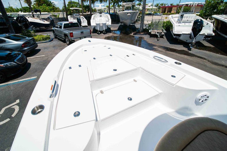 Thumbnail 33 for New 2019 Sportsman Masters 227 Bay Boat boat for sale in Vero Beach, FL