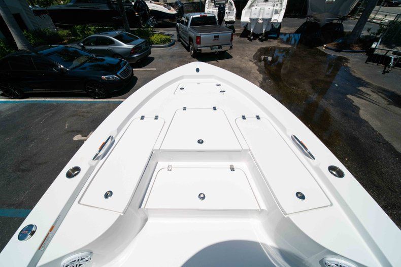 Thumbnail 34 for New 2019 Sportsman Masters 227 Bay Boat boat for sale in Vero Beach, FL