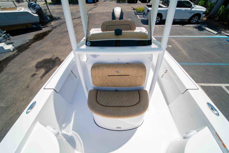 Thumbnail 36 for New 2019 Sportsman Masters 227 Bay Boat boat for sale in Vero Beach, FL