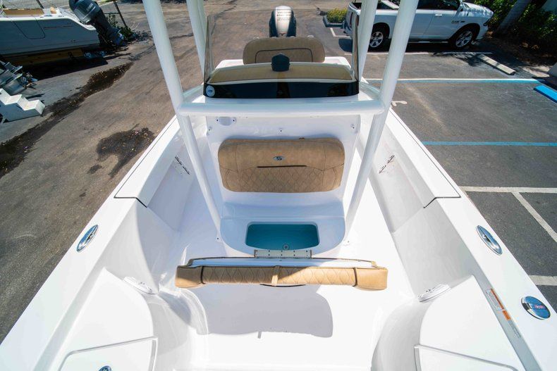 Thumbnail 37 for New 2019 Sportsman Masters 227 Bay Boat boat for sale in Vero Beach, FL