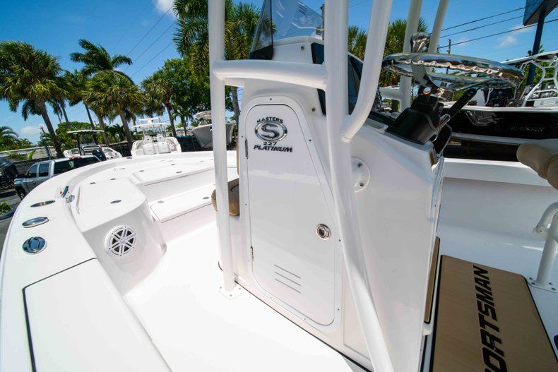 Thumbnail 38 for New 2019 Sportsman Masters 227 Bay Boat boat for sale in Vero Beach, FL