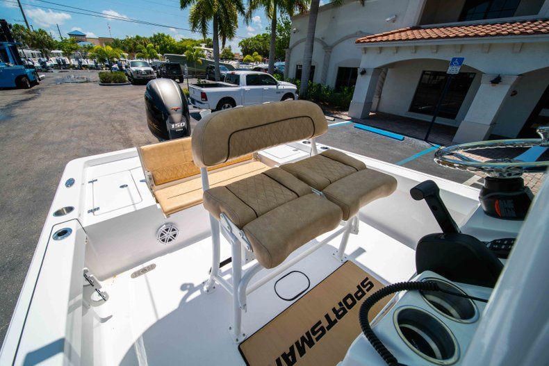 Thumbnail 29 for New 2019 Sportsman Masters 227 Bay Boat boat for sale in Vero Beach, FL