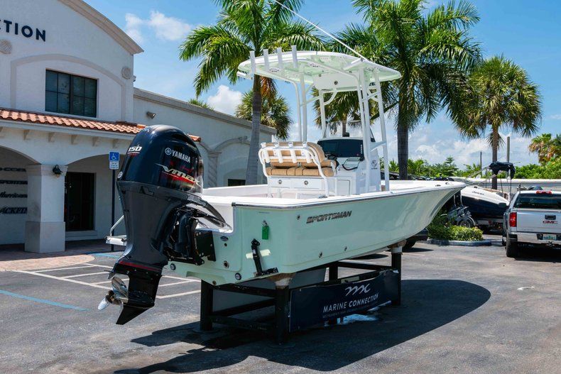 Thumbnail 7 for New 2019 Sportsman Masters 227 Bay Boat boat for sale in Vero Beach, FL