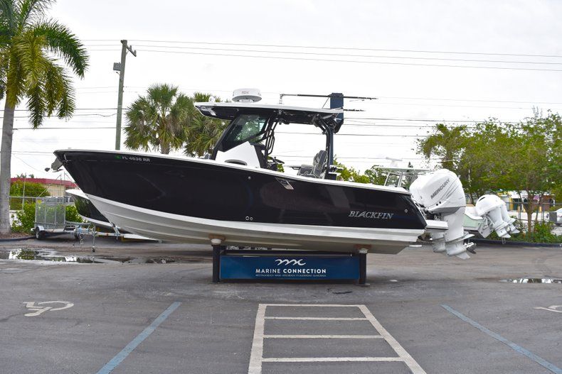 Thumbnail 4 for Used 2018 Blackfin 272CC Center Console boat for sale in West Palm Beach, FL