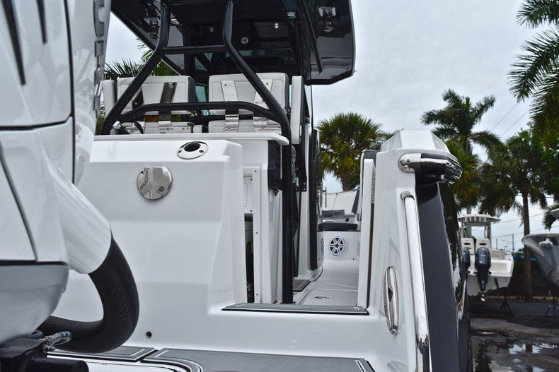 Thumbnail 10 for Used 2018 Blackfin 272CC Center Console boat for sale in West Palm Beach, FL