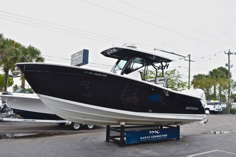 Thumbnail 3 for Used 2018 Blackfin 272CC Center Console boat for sale in West Palm Beach, FL