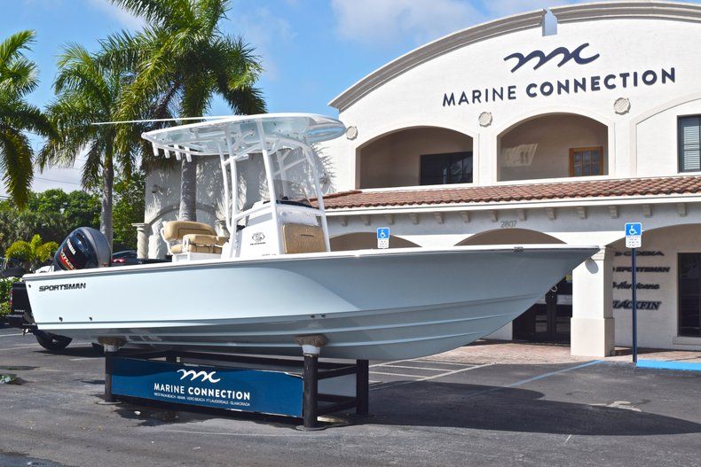 Thumbnail 1 for New 2019 Sportsman Masters 227 Bay Boat boat for sale in Vero Beach, FL