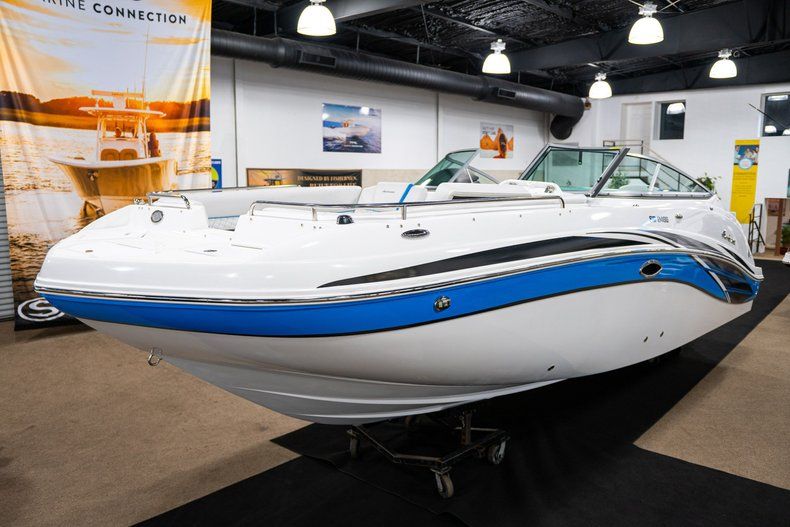 Thumbnail 3 for New 2019 Hurricane SunDeck SD 2486 OB boat for sale in West Palm Beach, FL
