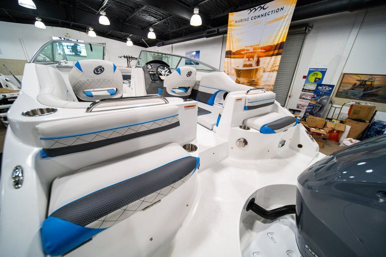 Thumbnail 9 for New 2019 Hurricane SunDeck SD 2486 OB boat for sale in West Palm Beach, FL