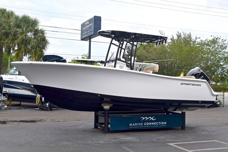 Thumbnail 3 for New 2019 Sportsman Heritage 231 Center Console boat for sale in West Palm Beach, FL