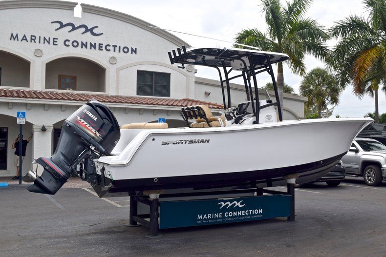 Thumbnail 7 for New 2019 Sportsman Heritage 231 Center Console boat for sale in West Palm Beach, FL