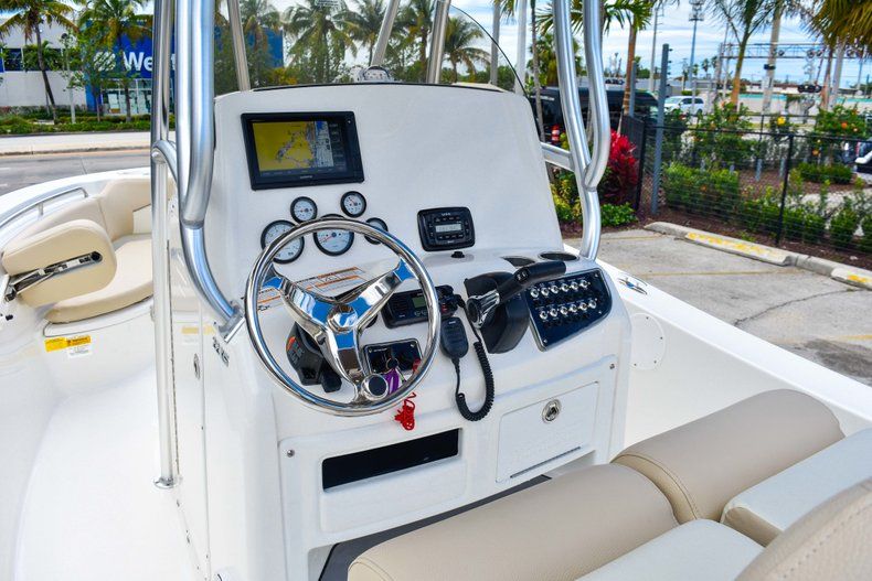 Thumbnail 9 for Used 2018 NauticStar 22XS boat for sale in Fort Lauderdale, FL
